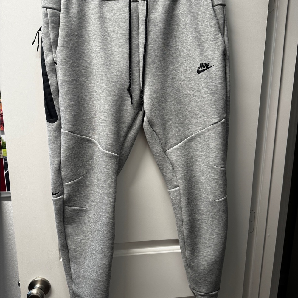 Men’s nike Tech gray sweat pants size XL new